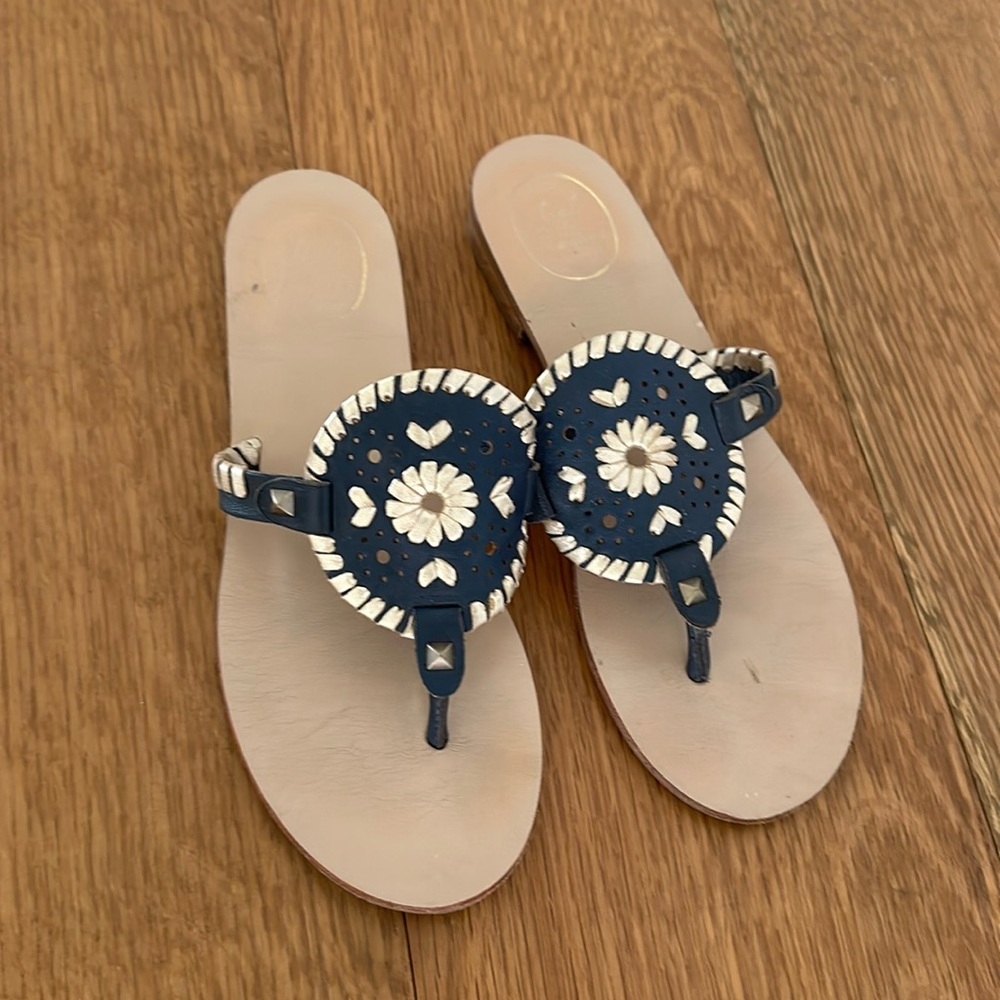 Jack Rogers Georgica sandal, size 8, navy & platinum circle whipstitch leather
